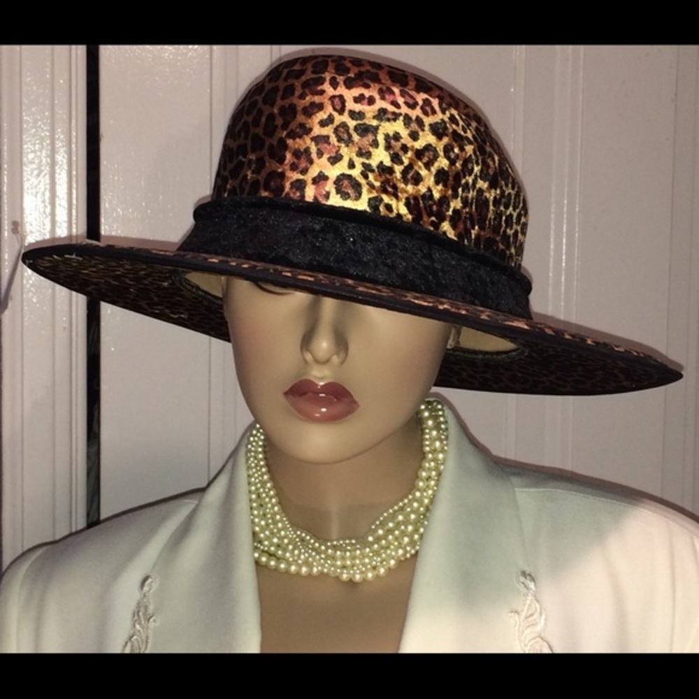 COPY - Vintage Leopard Velvet Hat